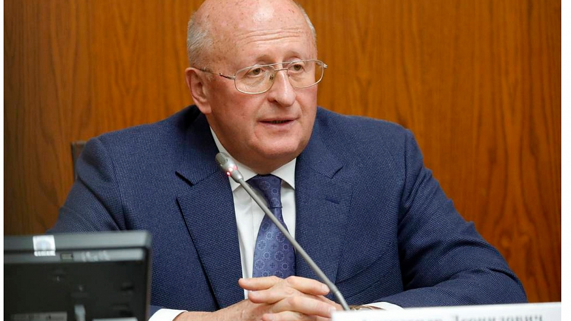 Гинцбург не уверен, что "омикрон" станет финальной стадией пандемии